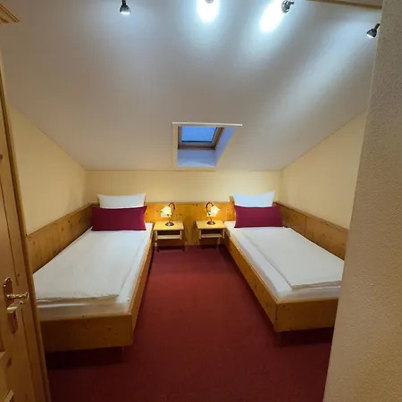 Am Kurpark Apartman *